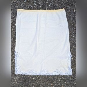 ✨ SOLD ✨ Vintage 70s White Lace Trim Cotton Slip Skirt Retro Lingerie Pinup